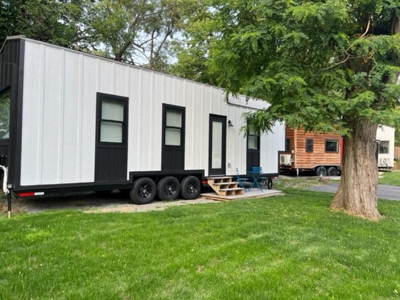 The Endeavor Tiny Home! Elizabethtown Exterior photo