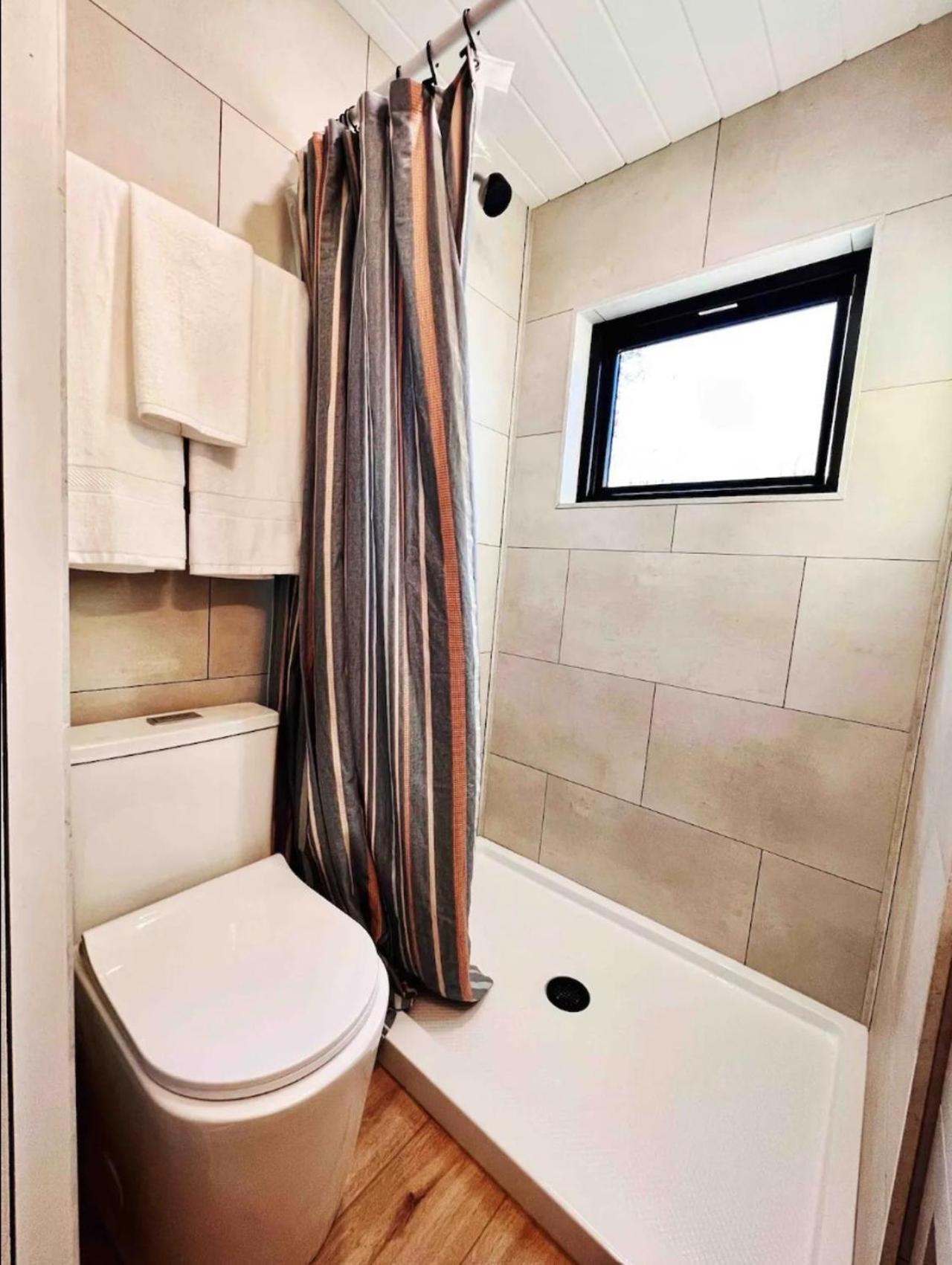 The Endeavor Tiny Home! Elizabethtown Exterior photo